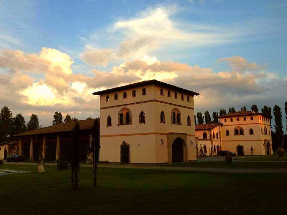 Tenuta Il Tenchio Hotel Lacchiarella Exterior foto