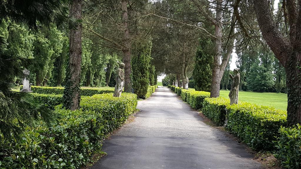 Tenuta Il Tenchio Hotel Lacchiarella Exterior foto